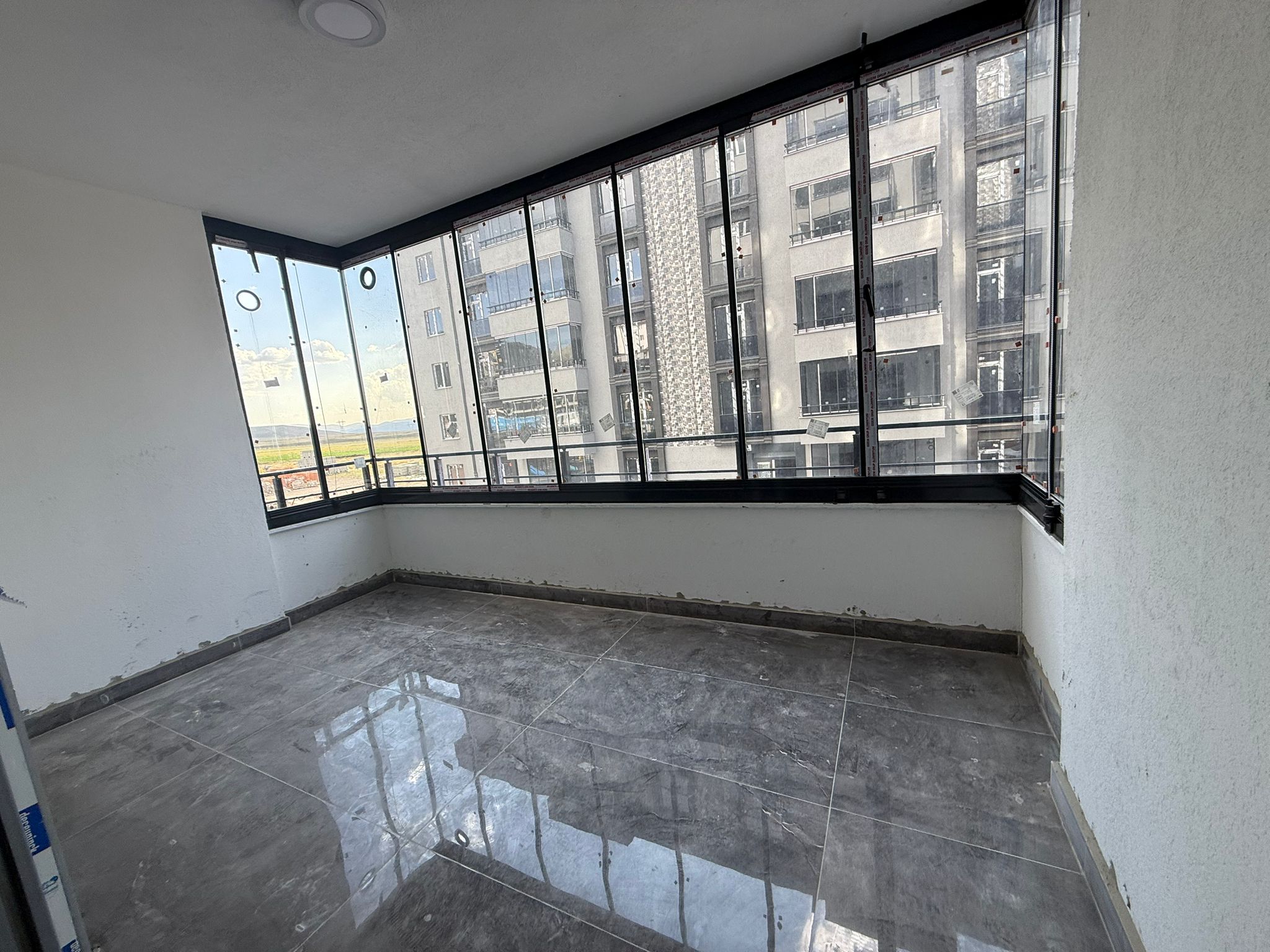 YILDIZKENT'TE YENİ BULVAR ÜZERİNDE SATILIK DAİRE